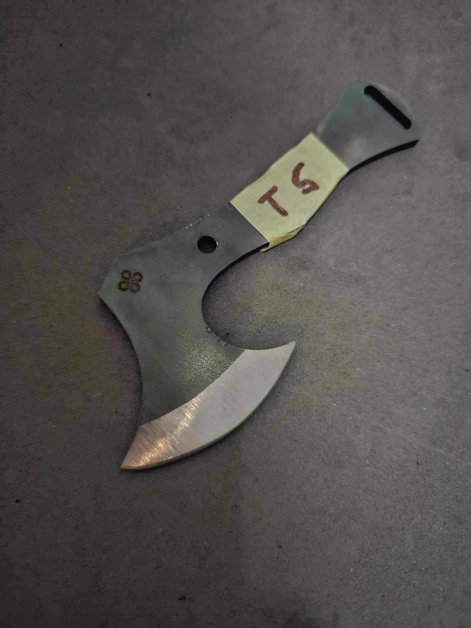 Tomahawk Pocket Ax AEB-L Clover-blad