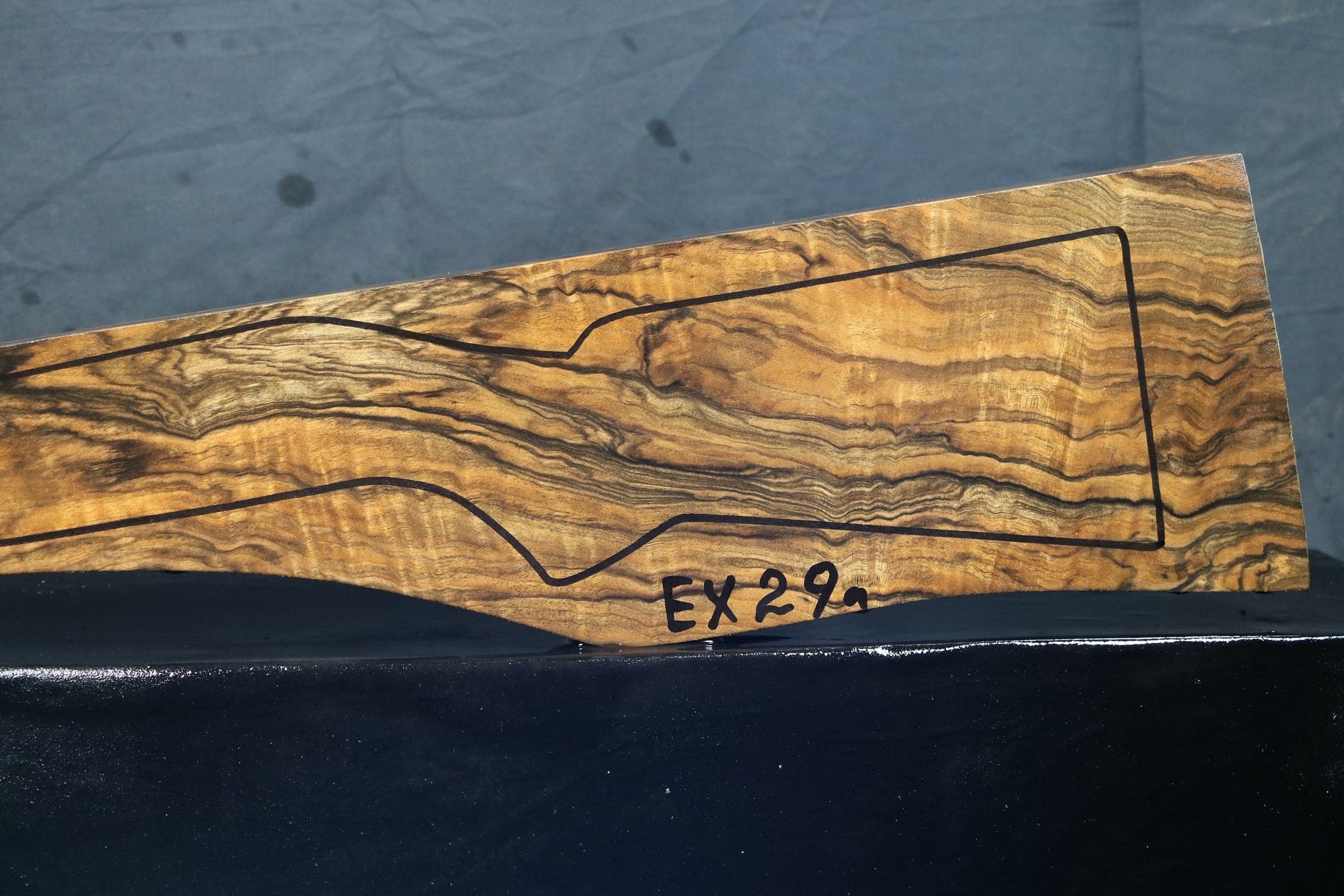 Gevärskolv Blank Turkisk Valnötskvalitet Utställning EX29