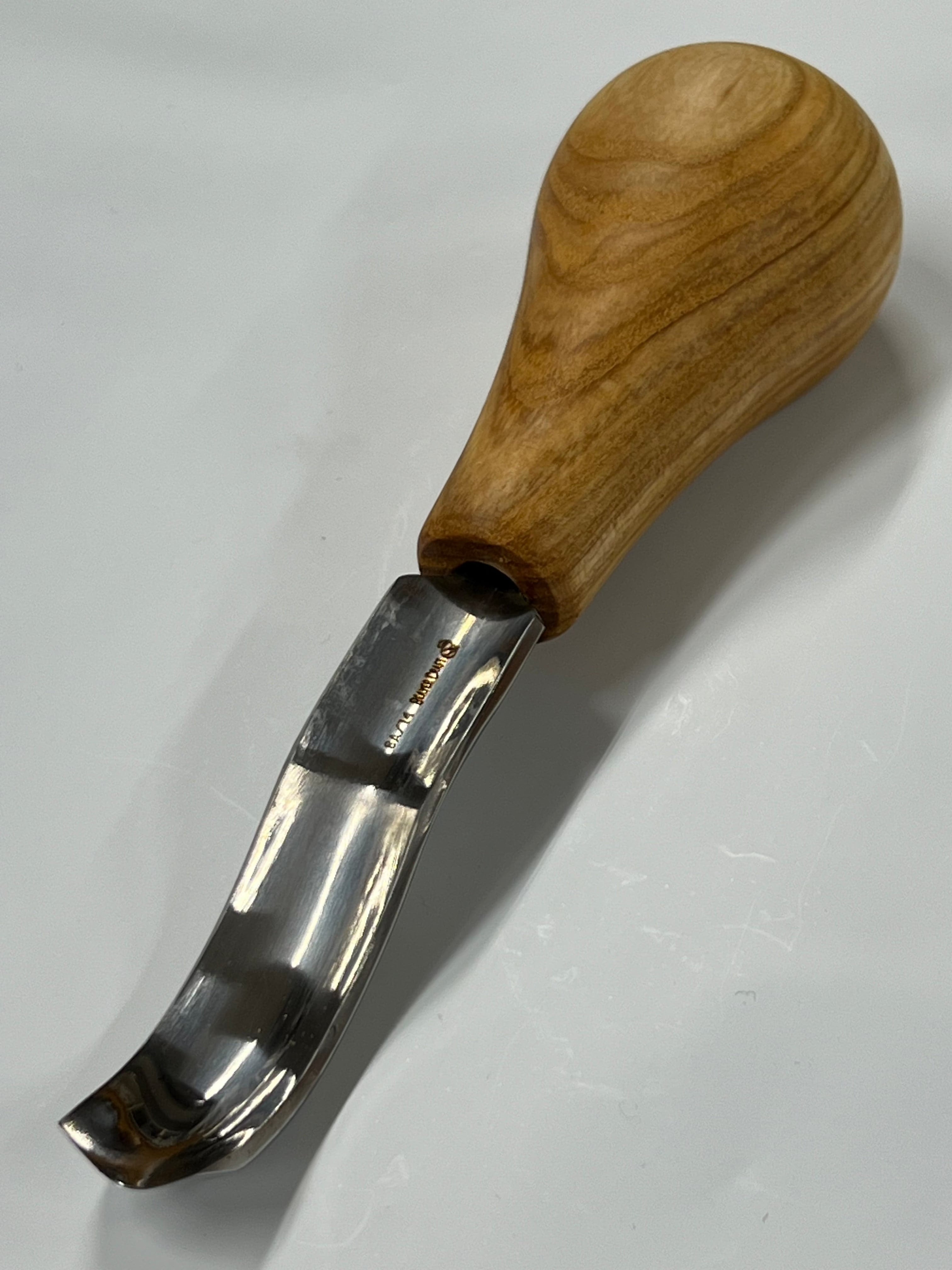 Treskjæringsjern 75x14mm bøyd rundet meisel P8a/14 m/kulehåntak