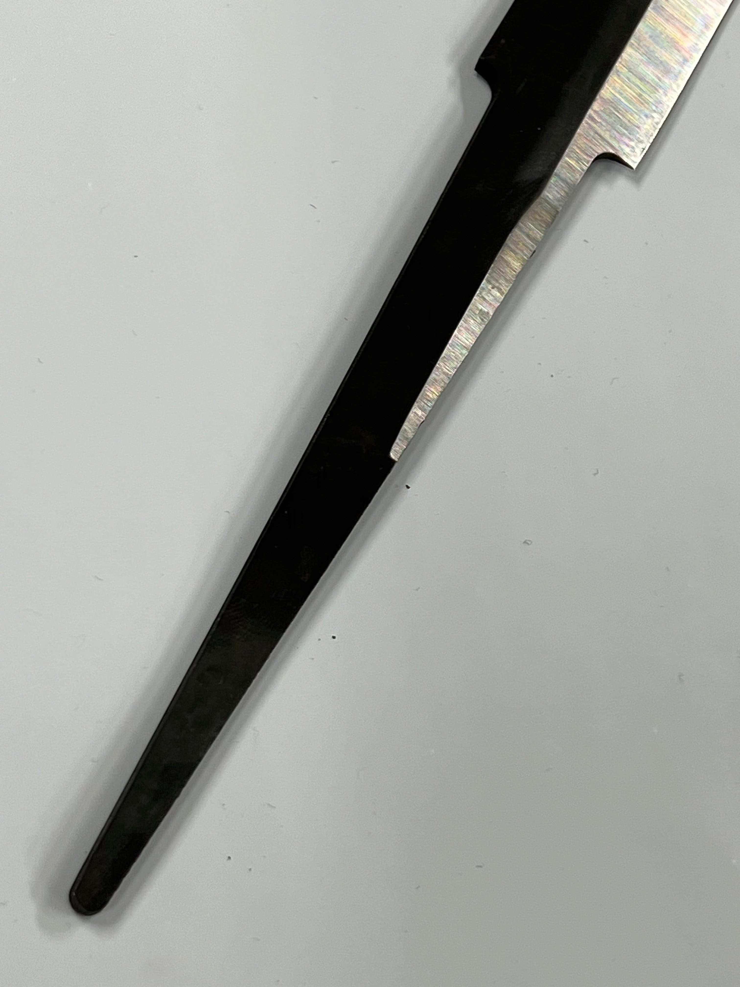 145 mm Leuku (utan ricasso)