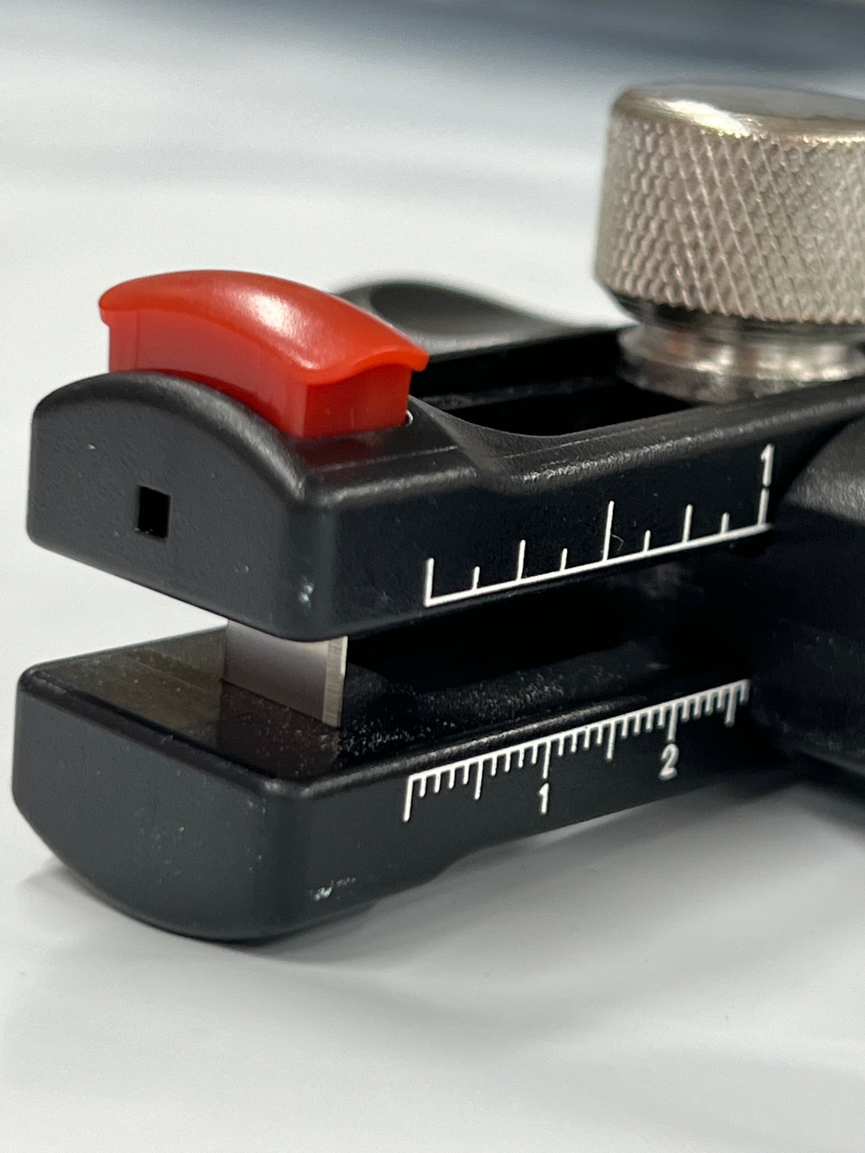 Kniv för att binda läder.