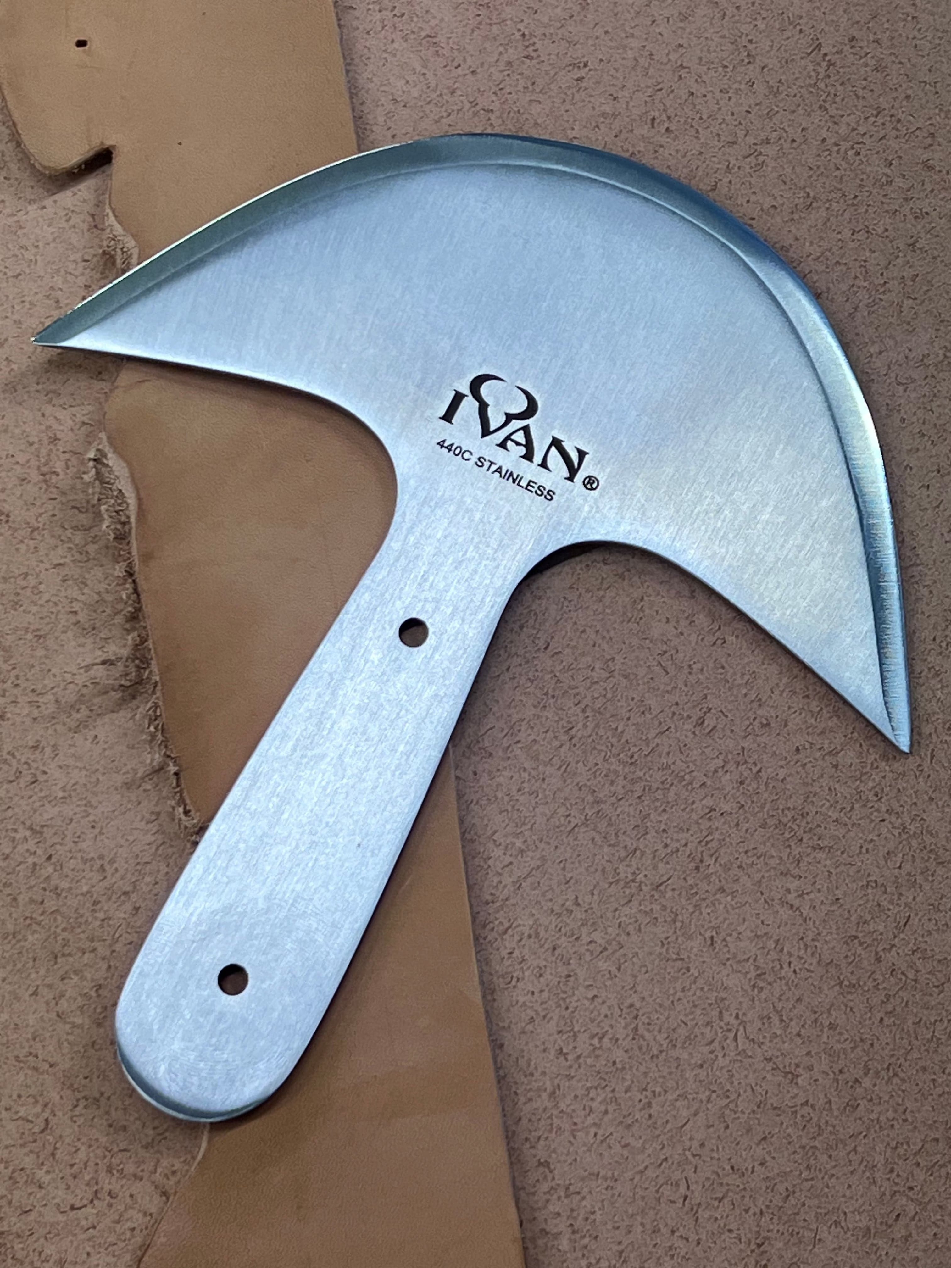 Runt läderblad i fransk stil