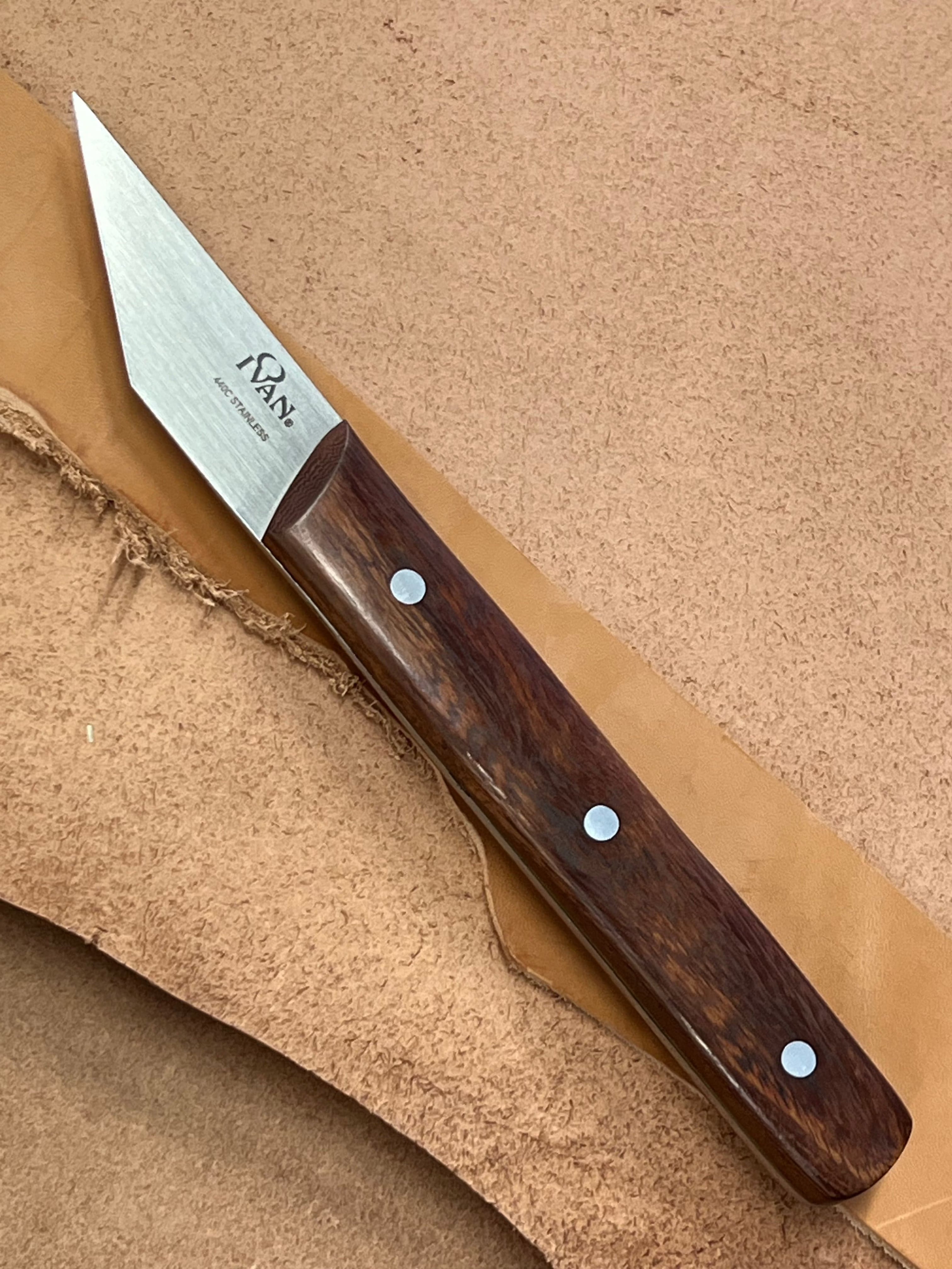 Fransk vinklad läderkniv