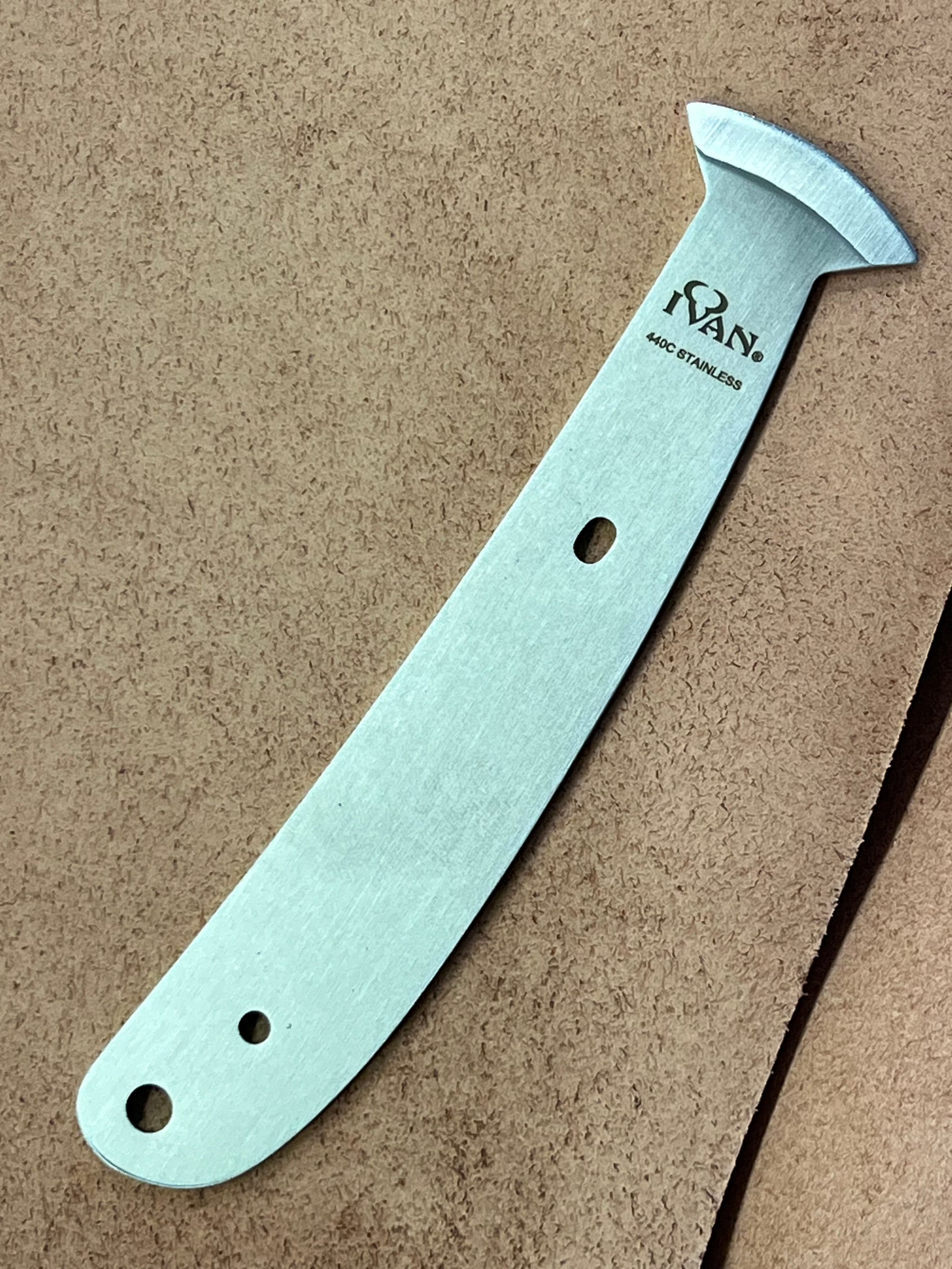 Rundat litet läderknivblad i fransk stil