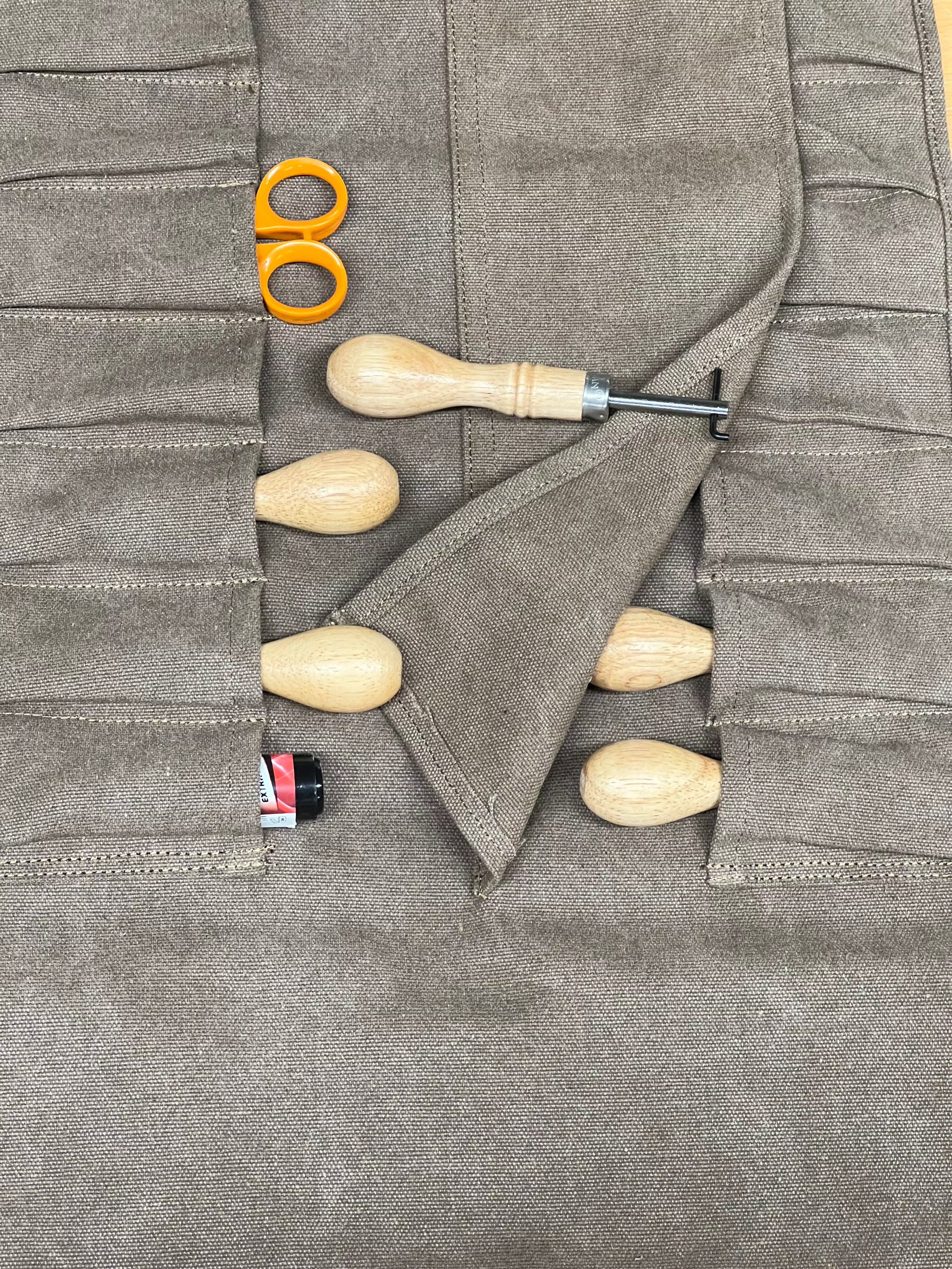 Rullbar verktygsväska i canvas.