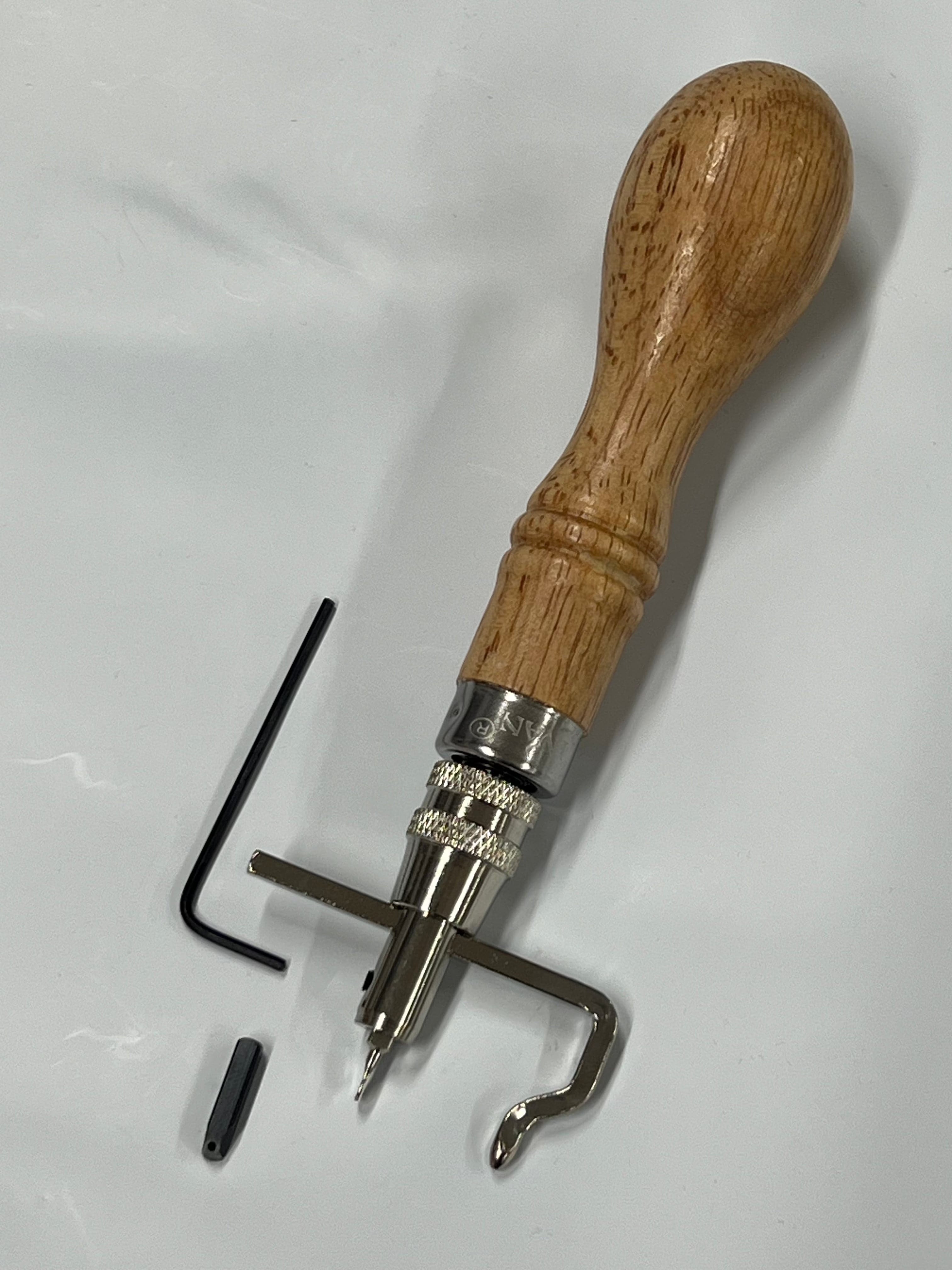 Justerbar spårskärare/spårmarkör för läderslidor