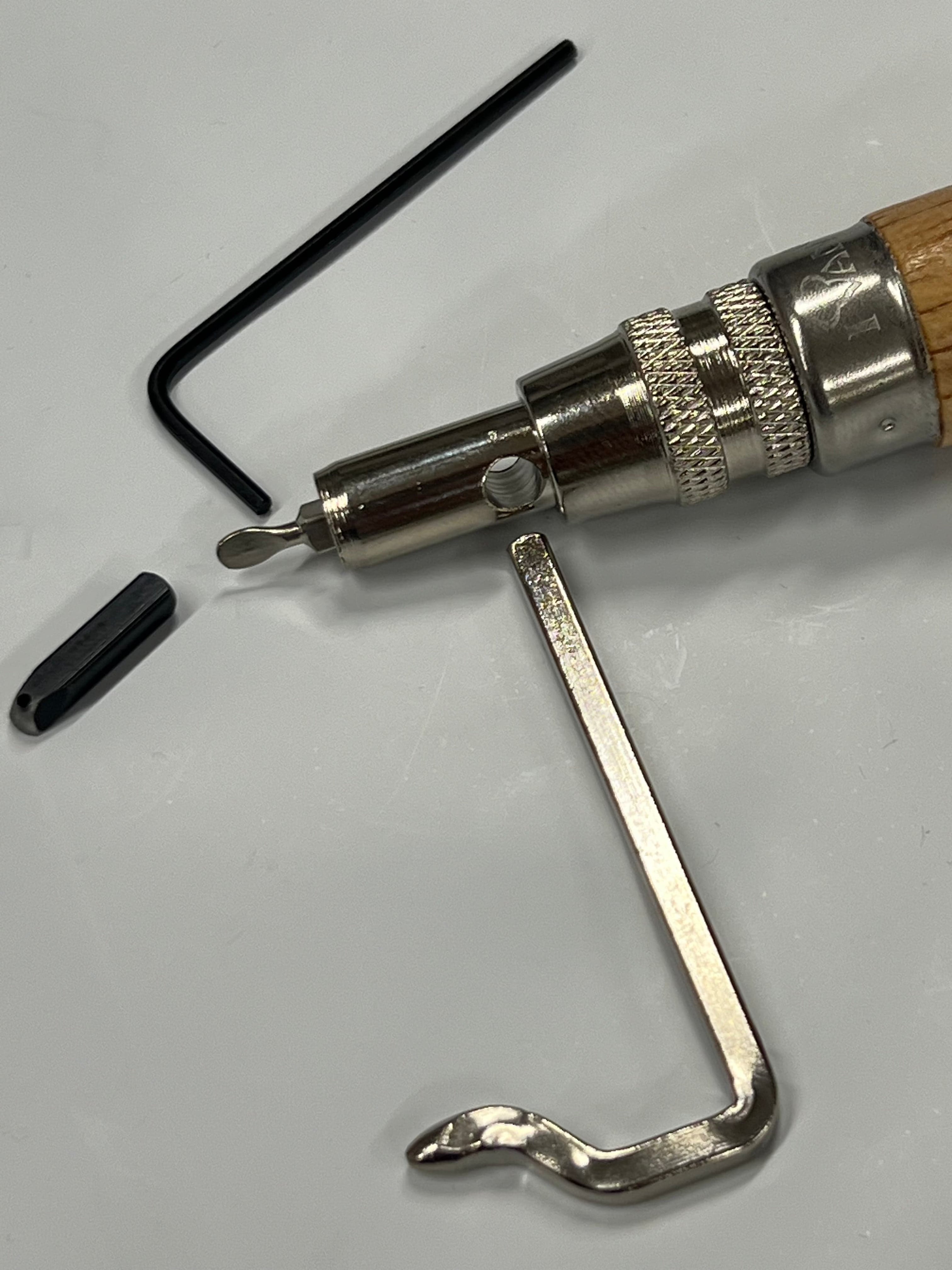 Justerbar spårskärare/spårmarkör för läderslidor