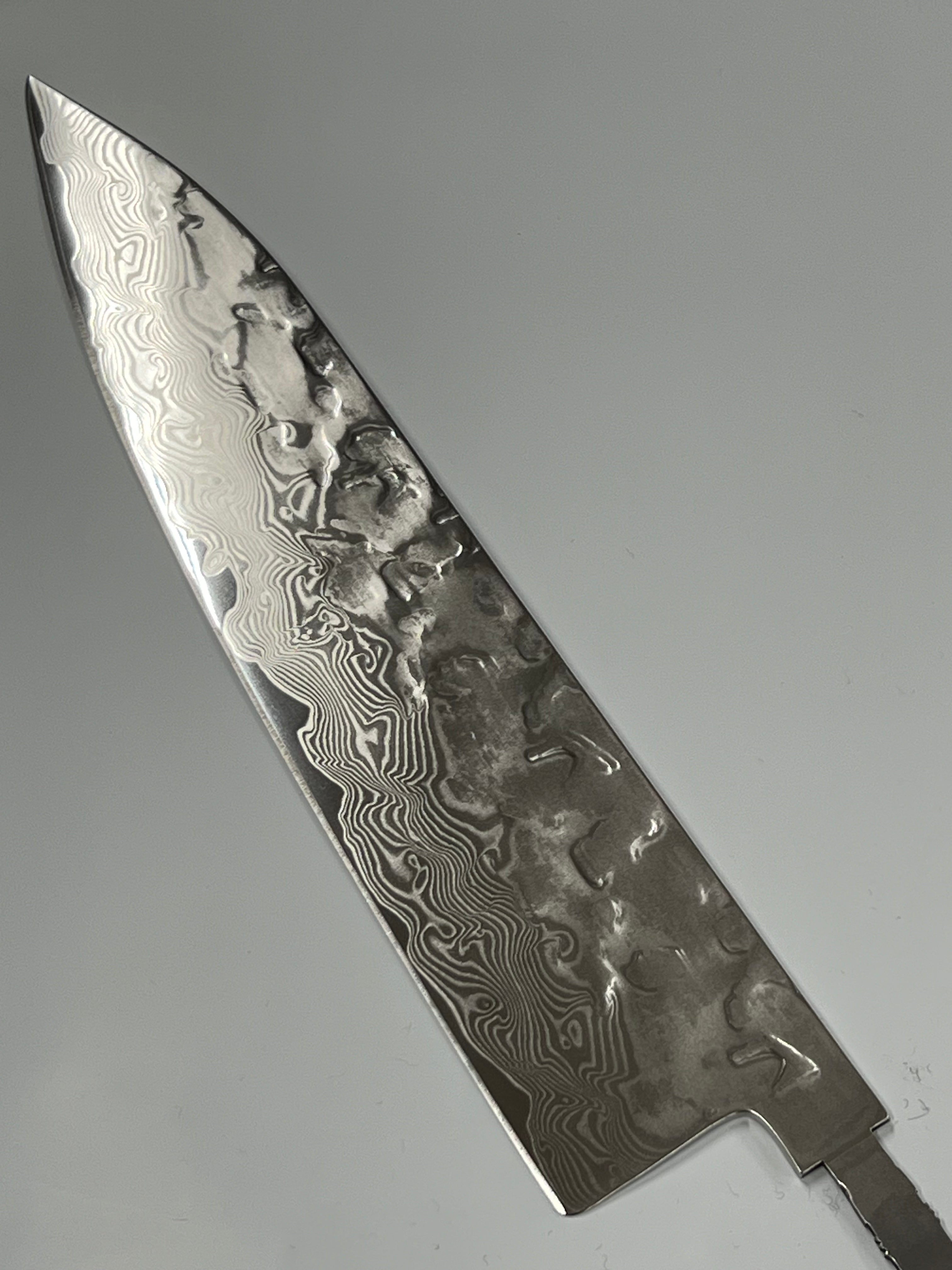 Kockkniv 200mm VG-10 Polerad Brute de forge Damaskus