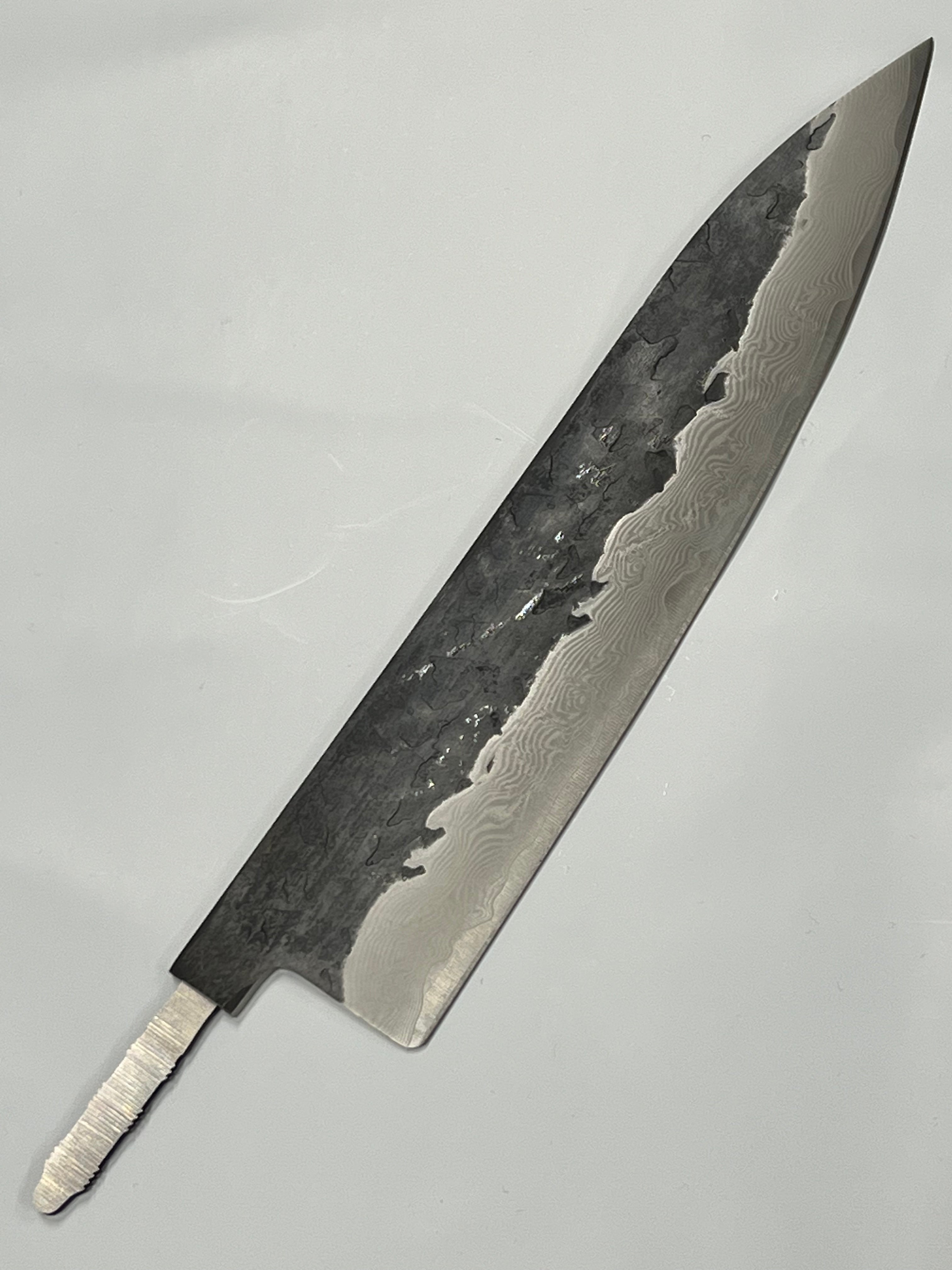 Kokkekniv 200mm VG-10 Svart Brute de forge Damaskus