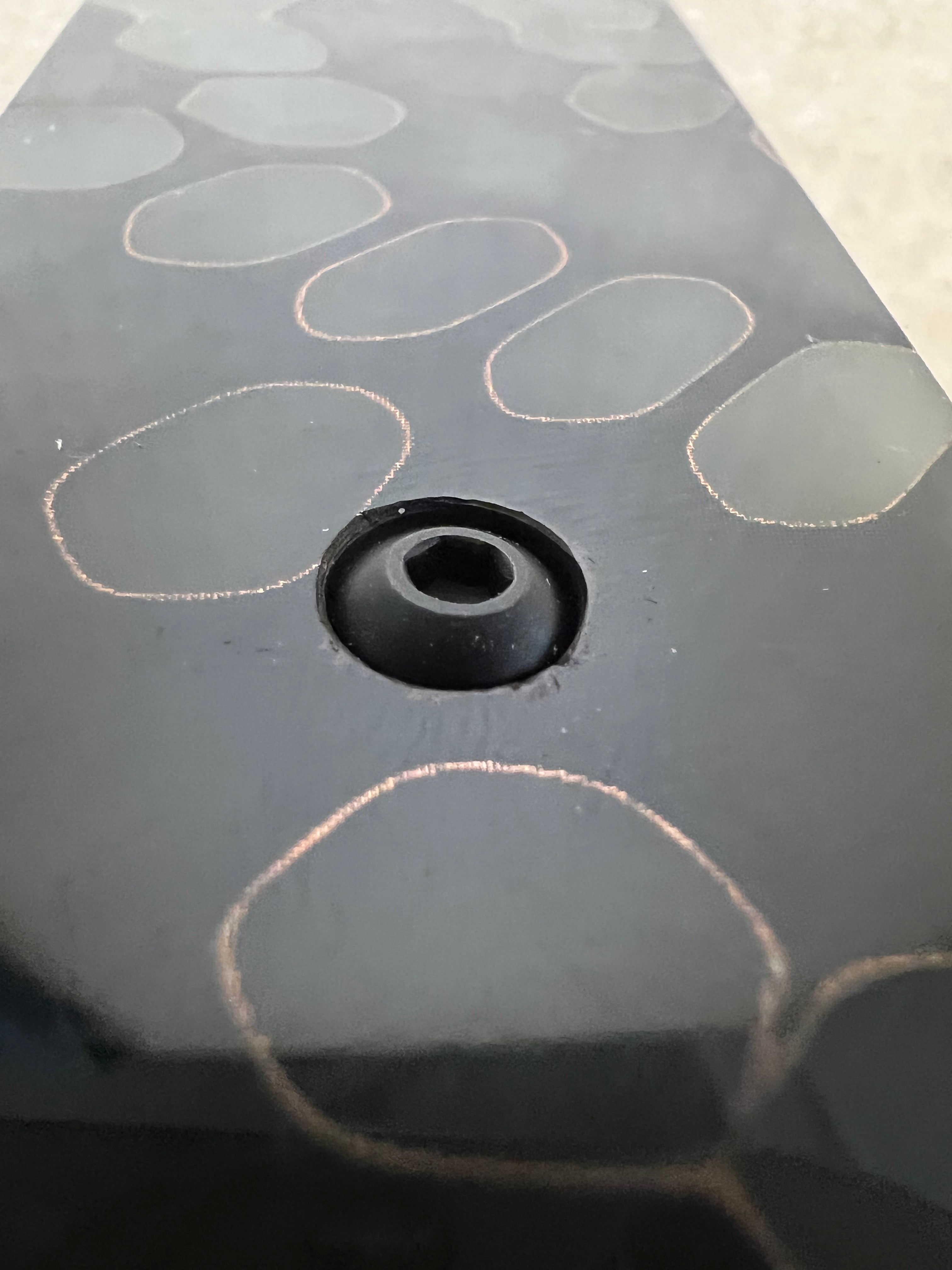 Skrue til skaft - Liten rundet skrue