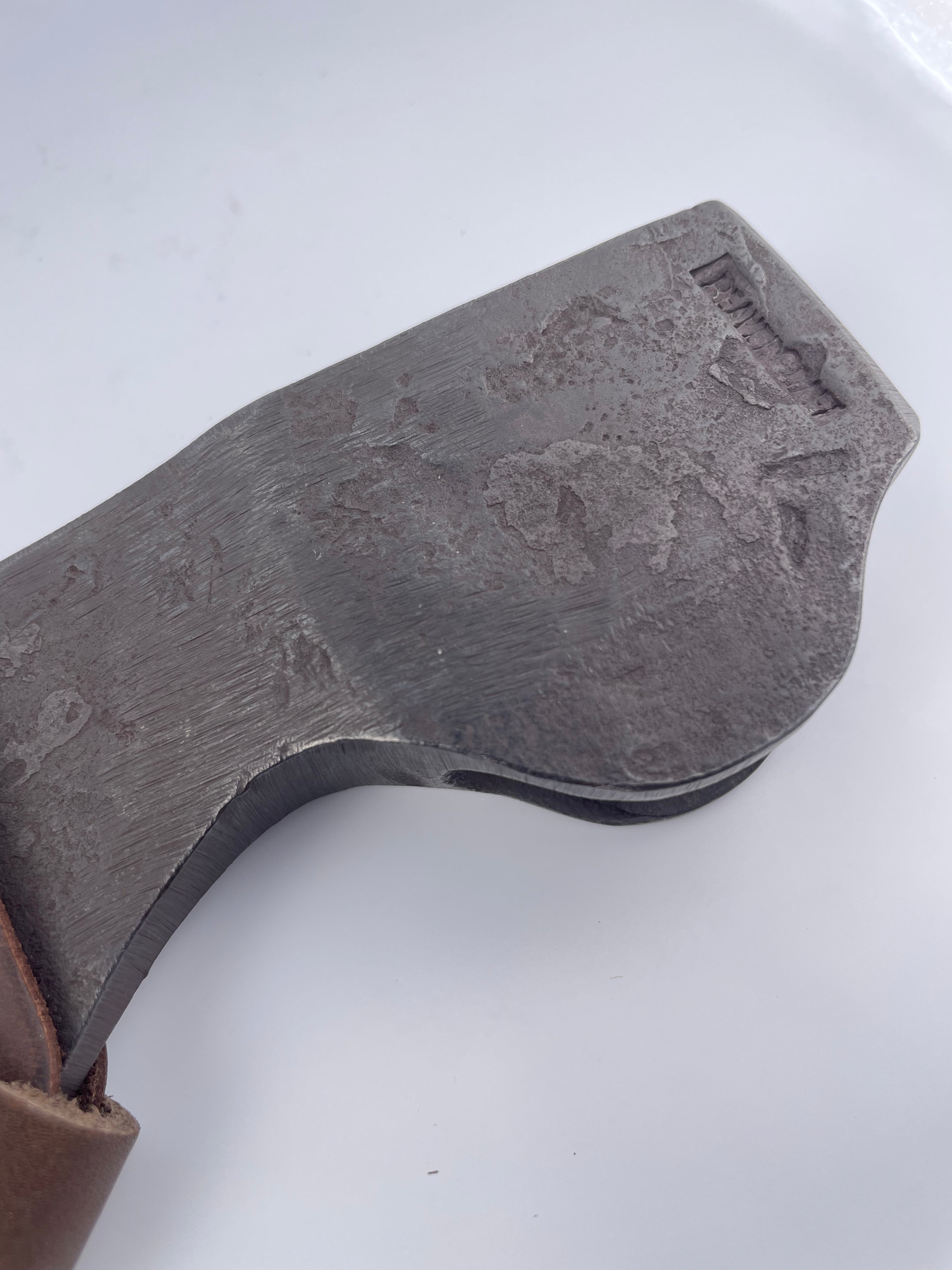 Yxhuvud med äggskydd BAX1 Bushcraft Yxhuvud