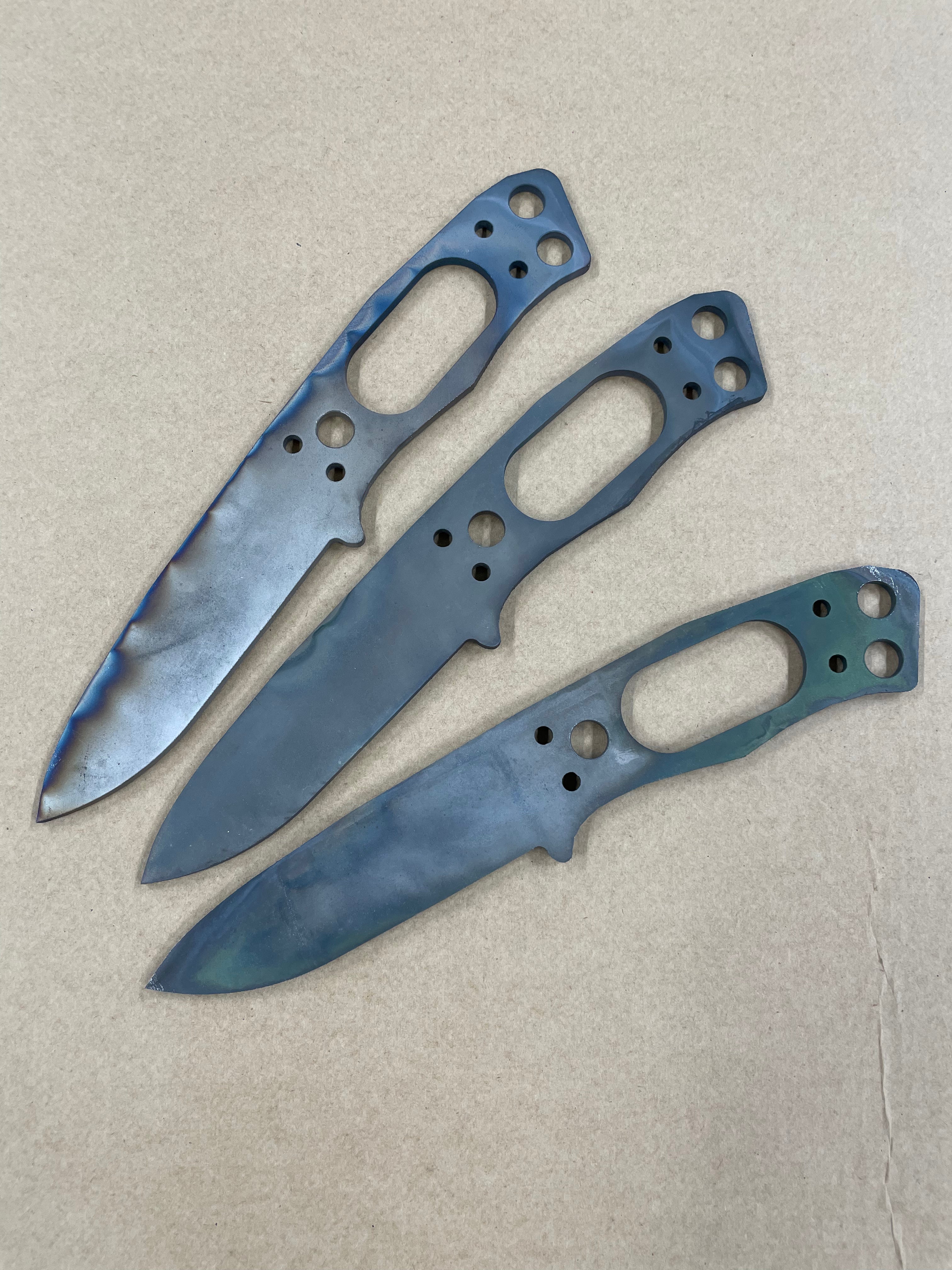 Härdat oslipat rostfritt knivblad (AEBL)