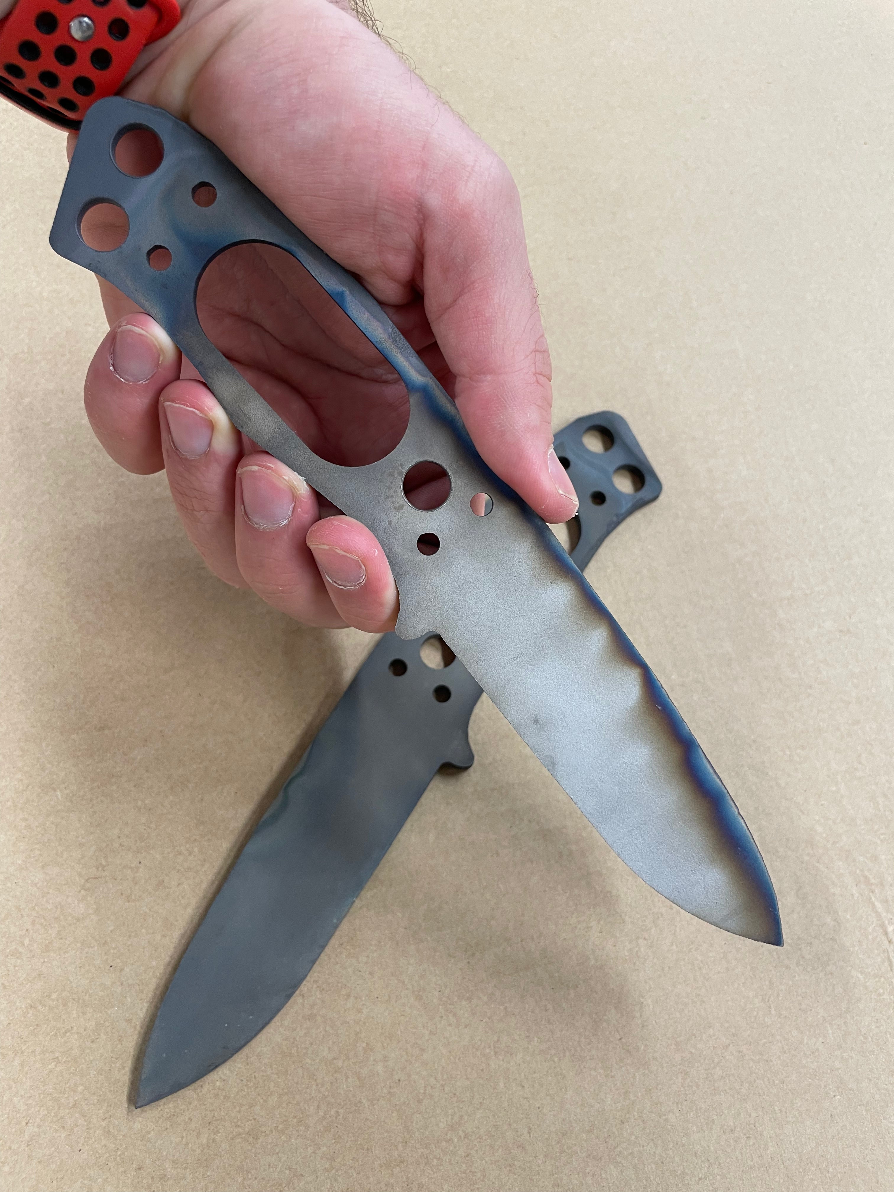 Herdet uslipt rustfritt knivblad (AEBL)