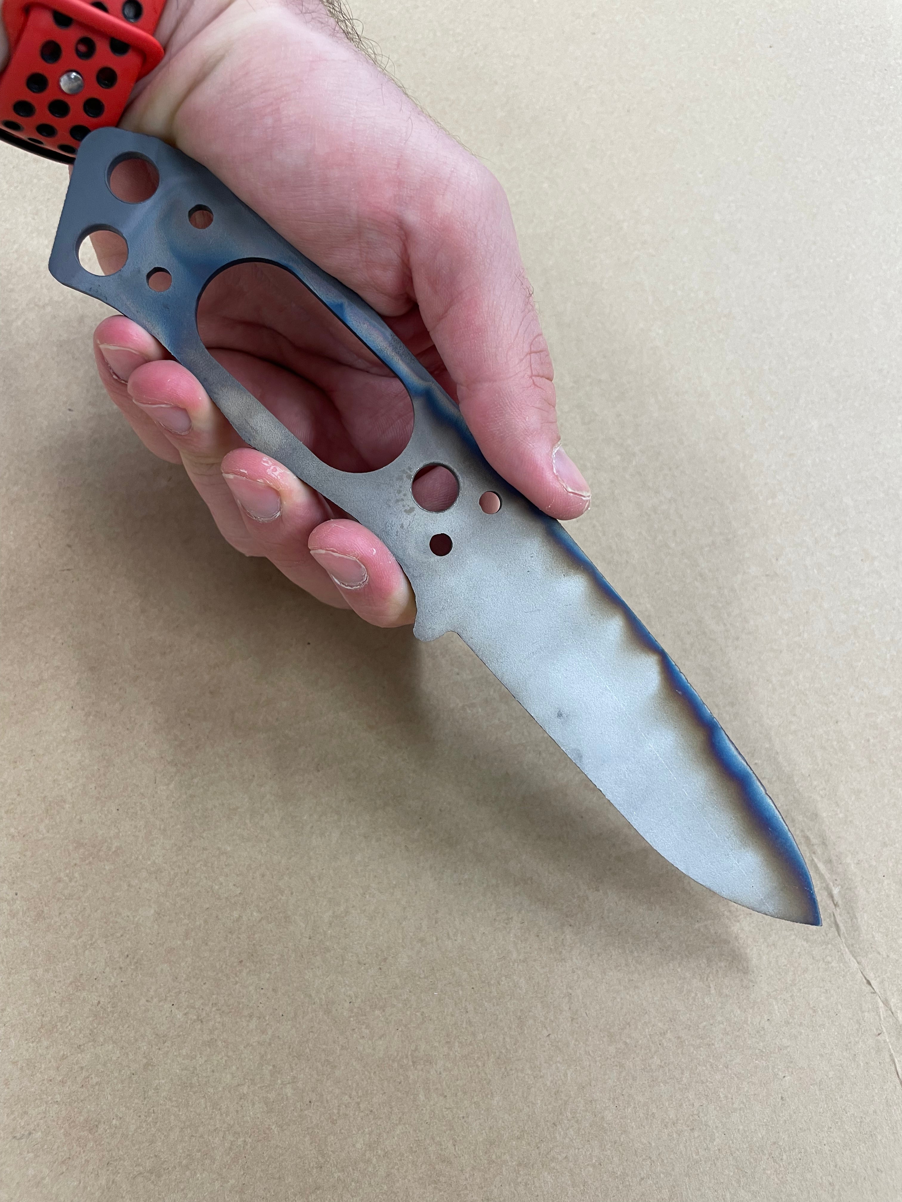 Herdet uslipt rustfritt knivblad (AEBL)