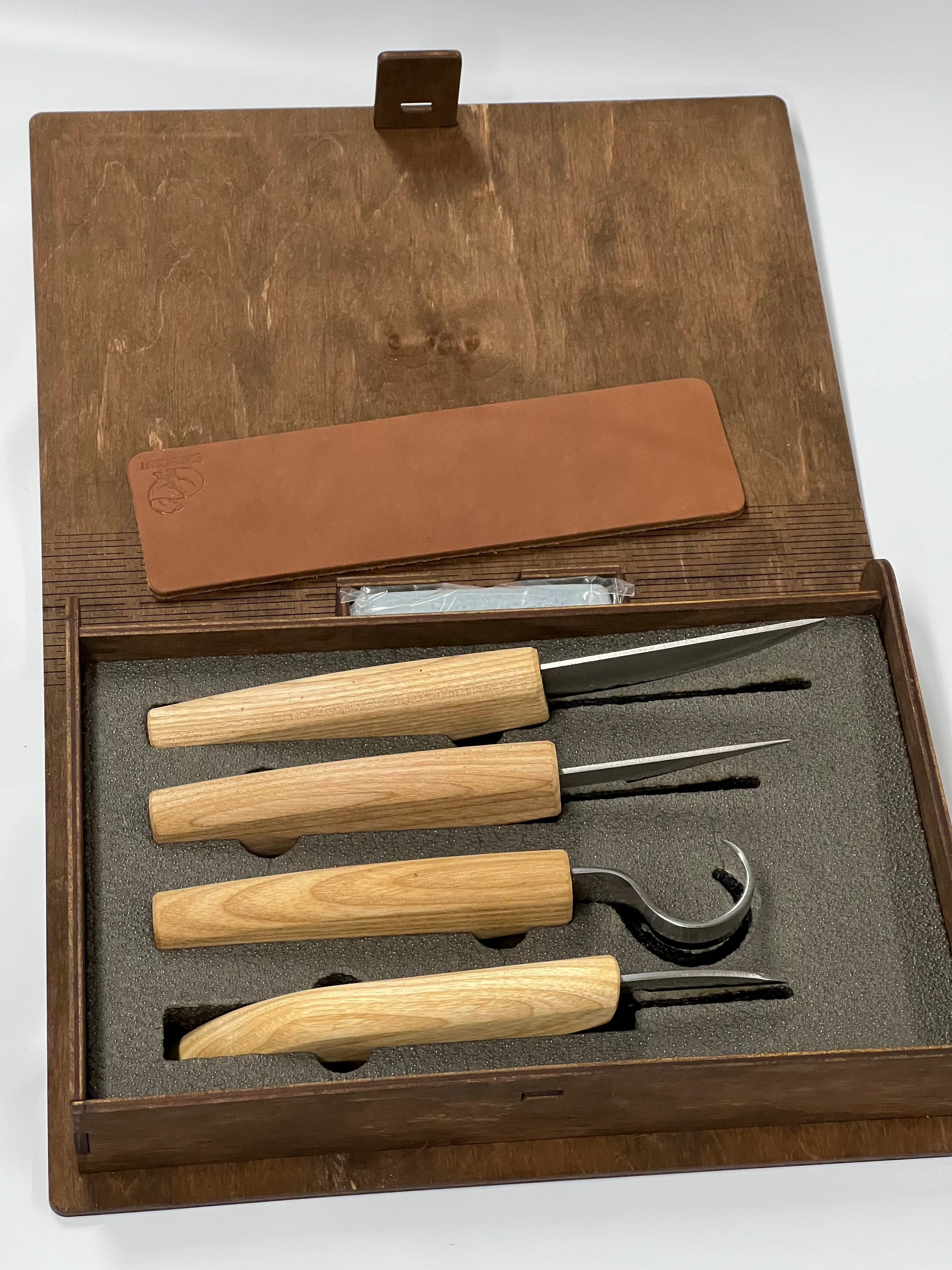 Träsniderijärnset S09 bok med 4 järn