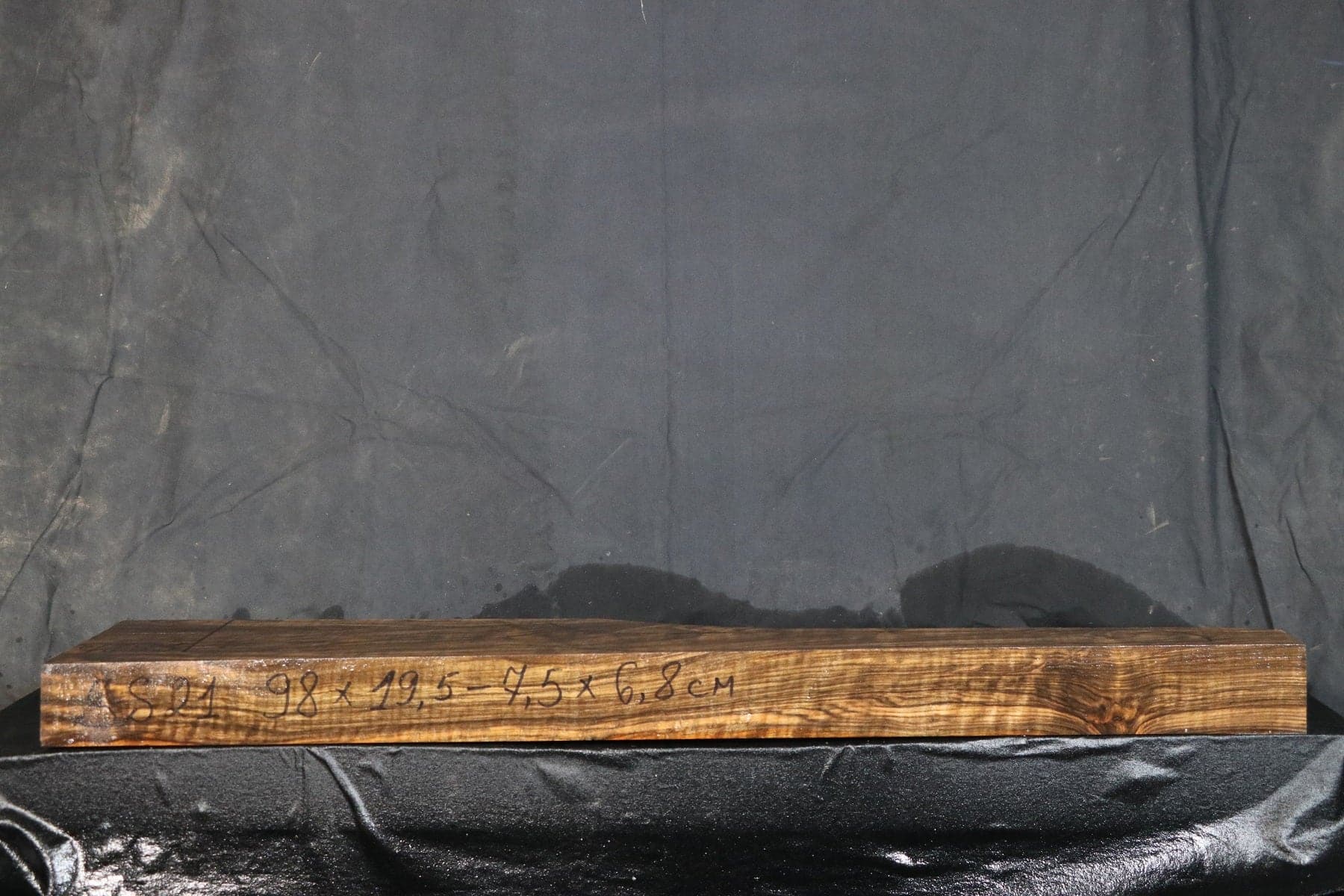 Gevärskolv i turkisk valnöt, klass 3 SS21