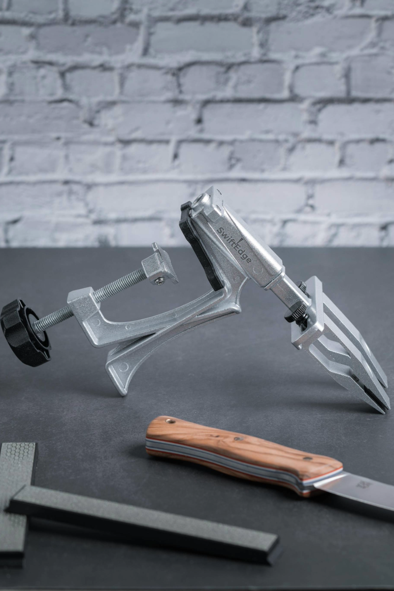 SwiftEdge Cross: Knivslipningssystem med justerbar vinkel och diamantkant
