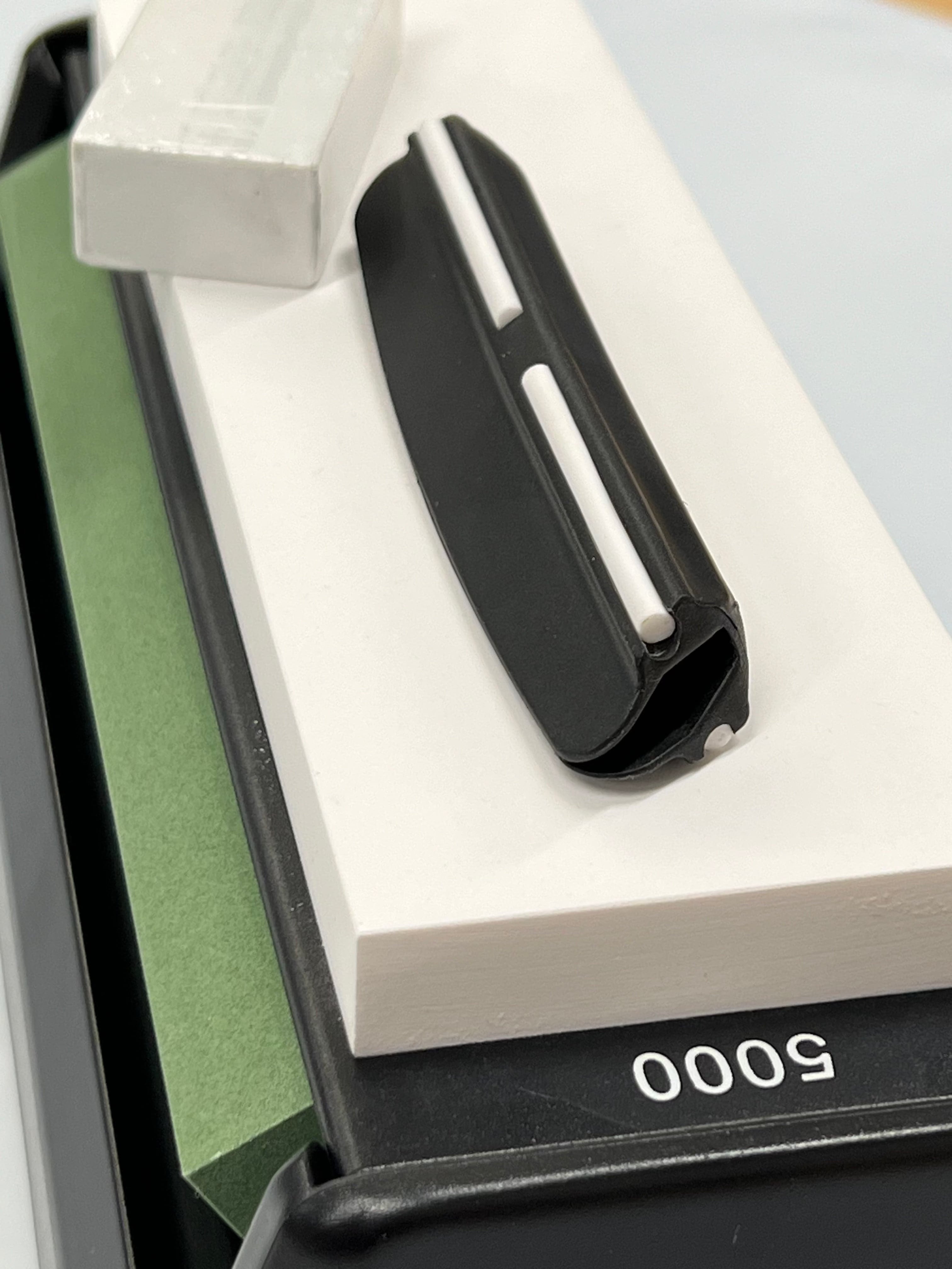 Japanese triple whetstone 800/2000/5000 grit (whetstone) in base station