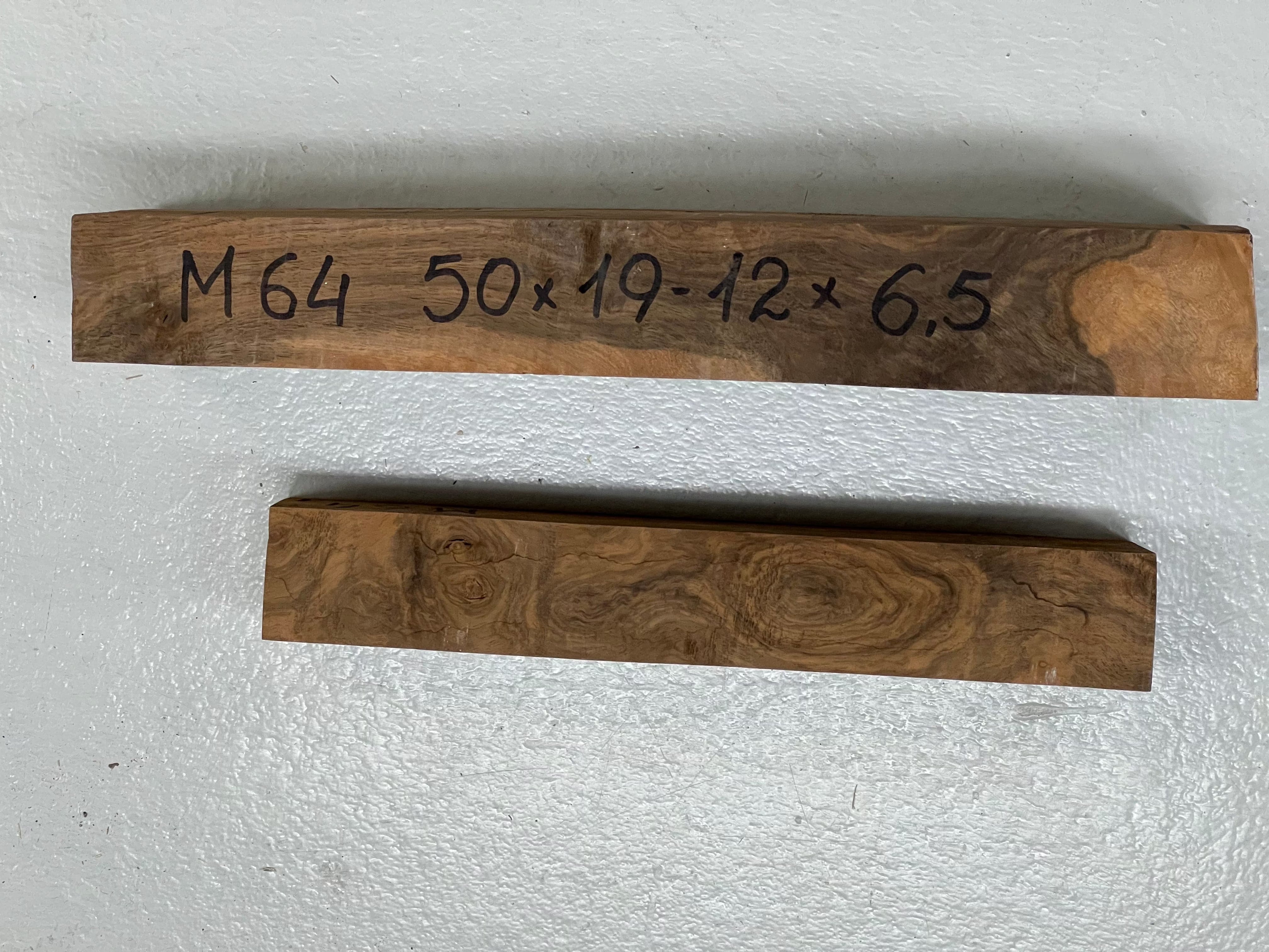 Hagelgevärskolv i turkisk valnöt, klass 4 M-64