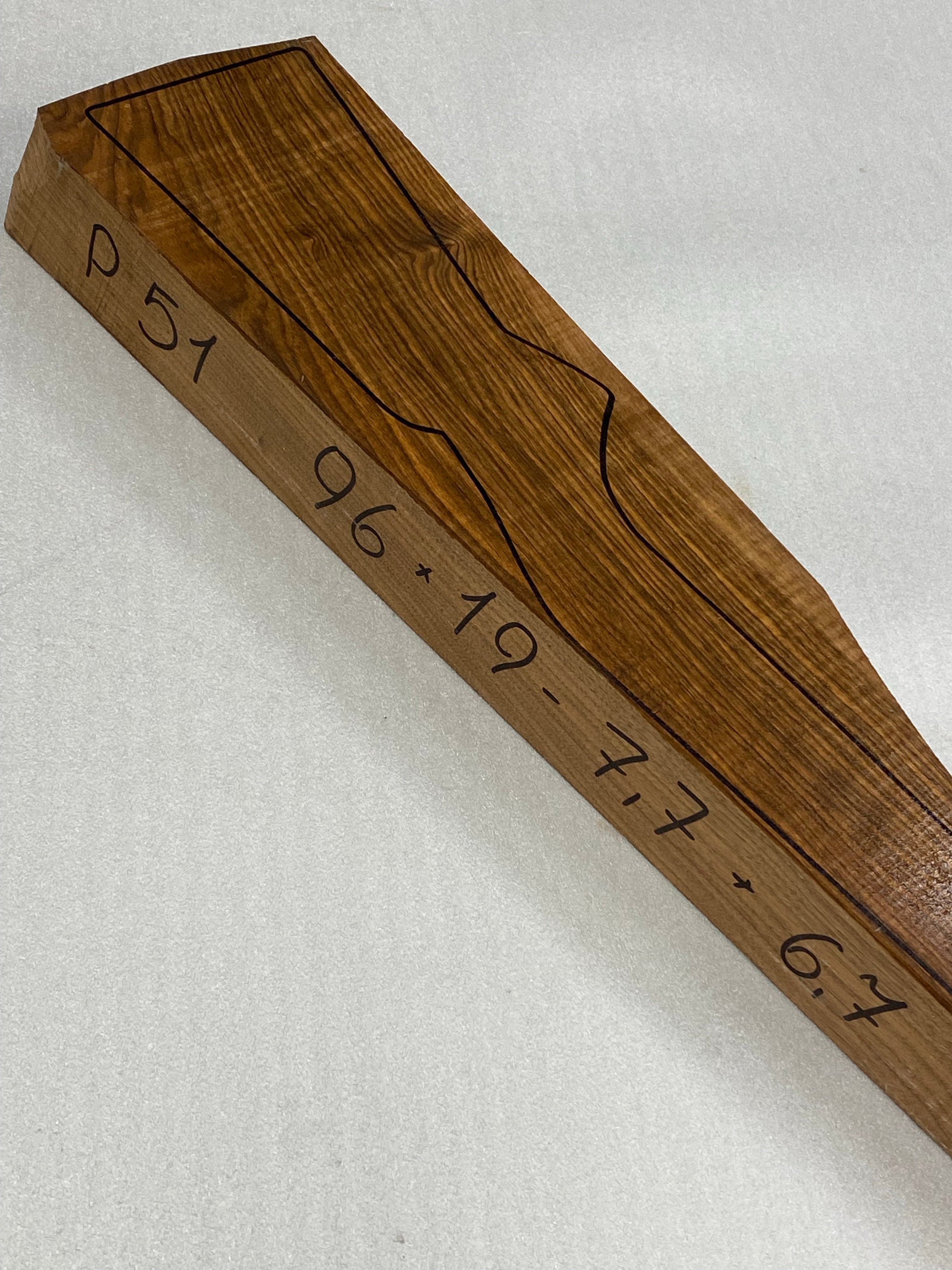 Gevärskolv i turkisk valnöt, klass 3 P-51