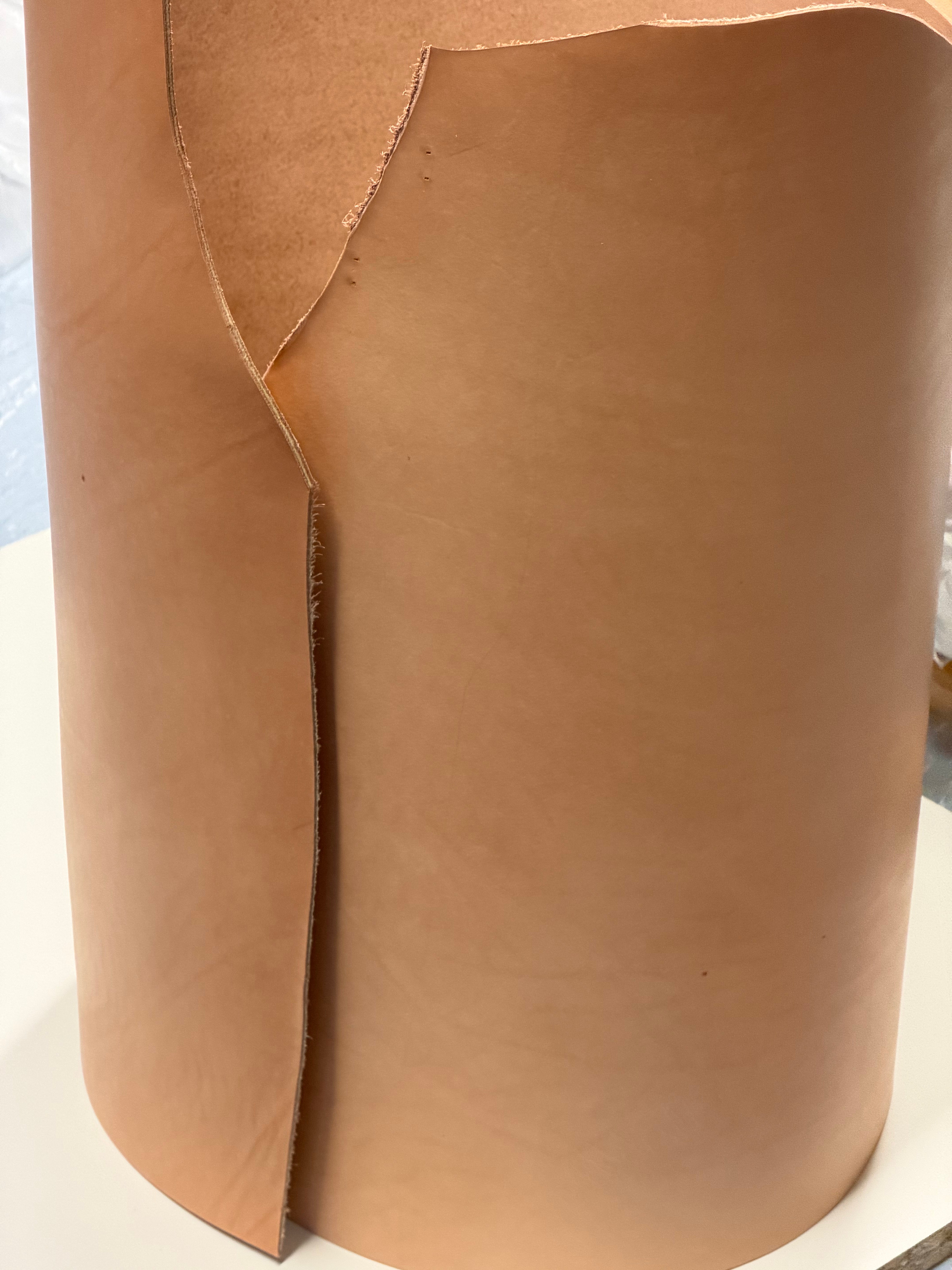 Läder för att göra knivslidor: rårand, slidläder och stropläder/upphängningsläder